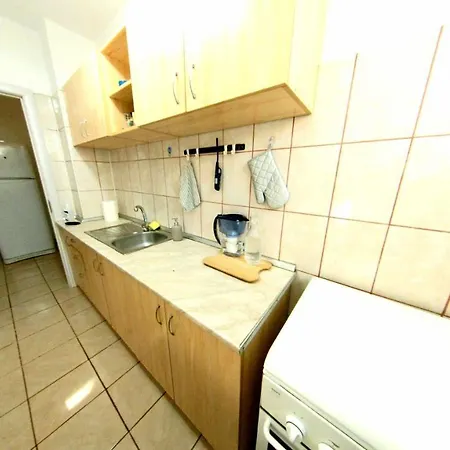 Studio Fully Furnished Dristor Metro, Main Street. * Бухарест