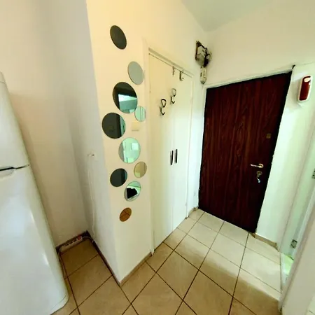 Studio Fully Furnished Dristor Metro, Main Street. * 布加勒斯特